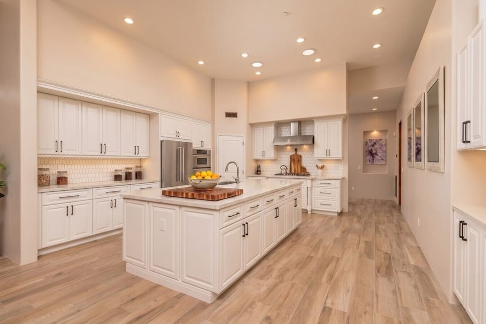 [Main Kitchen] Fully equipped kitchen with large island and double ovens