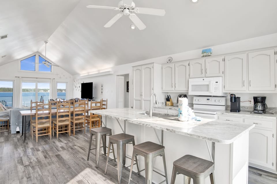 A Lazy Lagoon has 4 bedrooms and 2 bathrooms