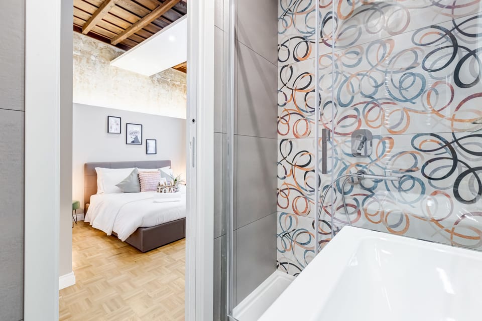 Classic Double Room | Bathroom | Shower, rainfall showerhead, hair dryer, bidet