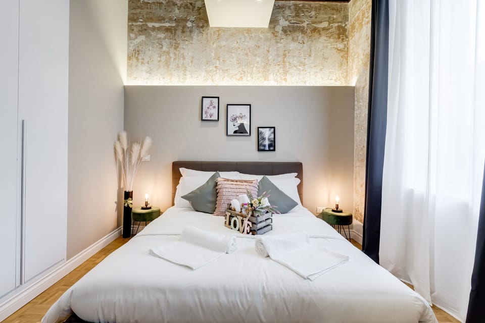 In-room safe, desk, soundproofing, free WiFi