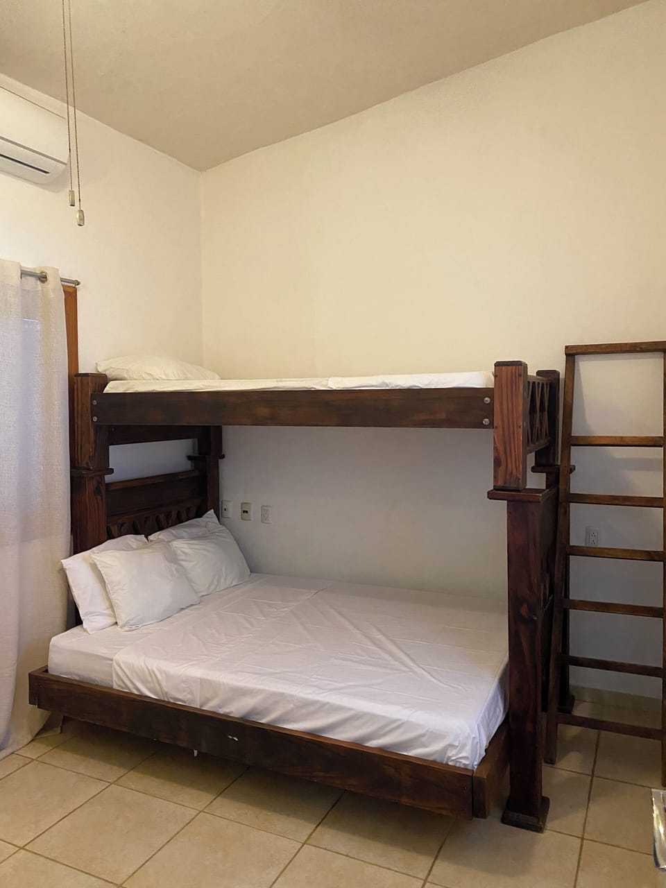 2 bedrooms, in-room safe, soundproofing, free WiFi