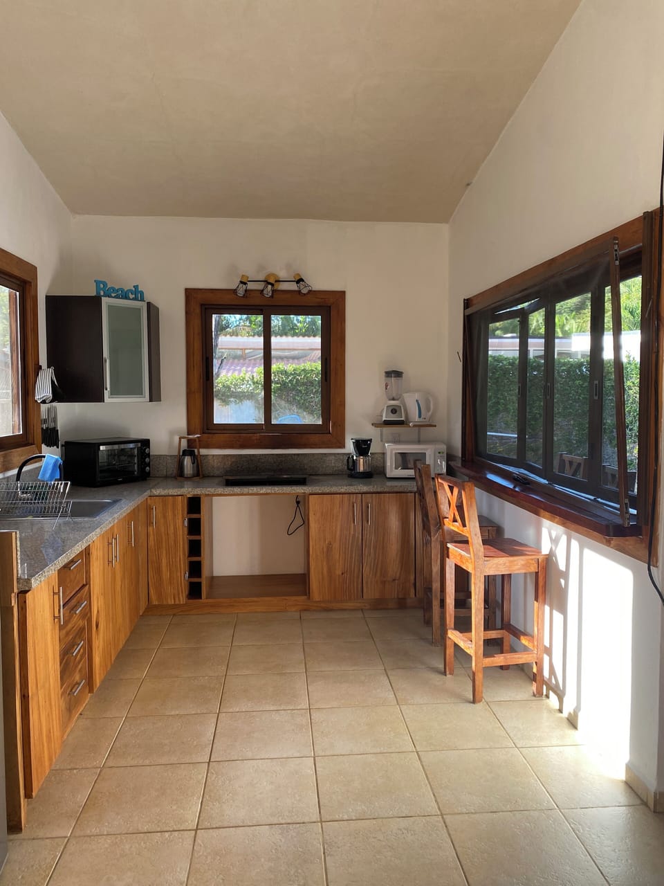Luxury House | Private kitchen | Full-size fridge, microwave, stovetop, coffee/tea maker
