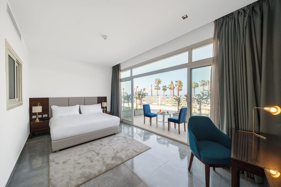 Standard Suite, 1 Queen Bed with Sofa bed, Non Smoking, Sea View | In-room safe, desk, laptop workspace, blackout drapes