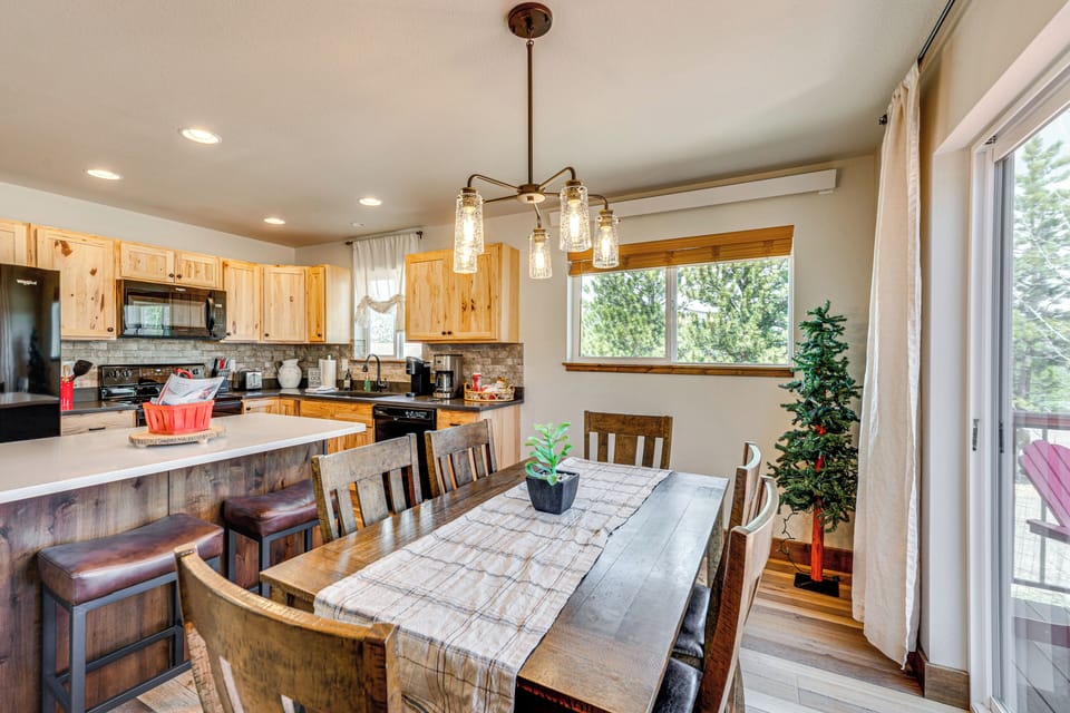 Dining Area & Kitchen | Dishware & Flatware