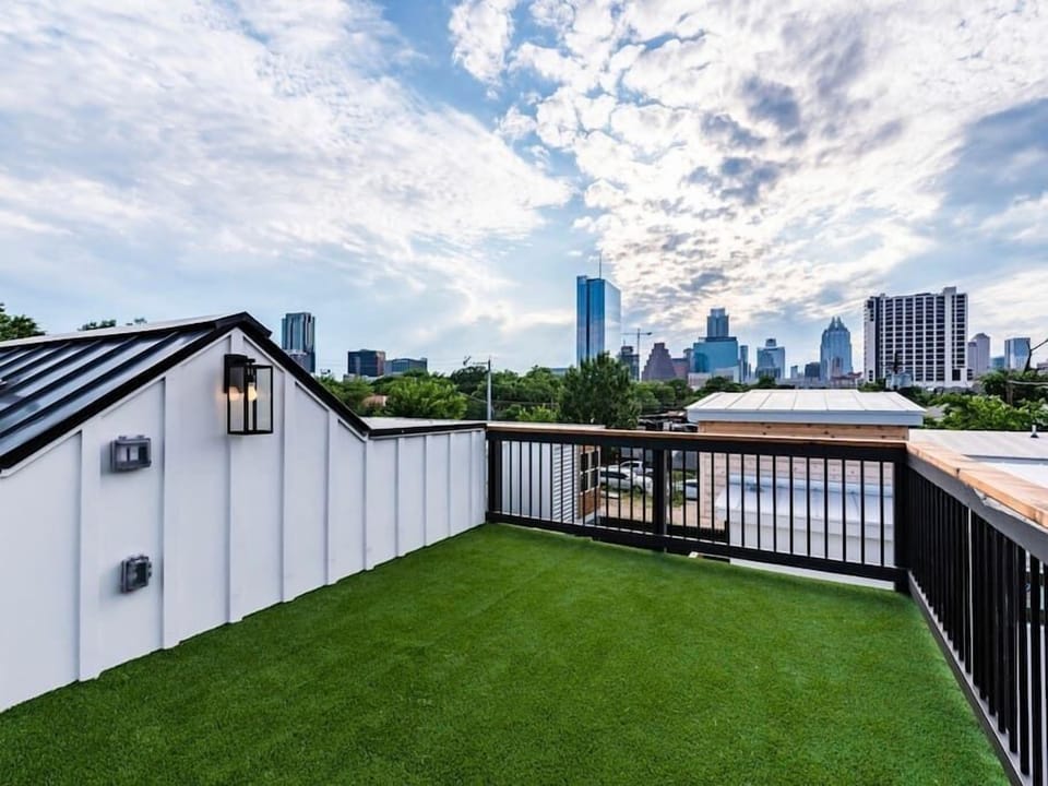 Our show-stopper rooftop deck is a must-see. Embrace the city skyline!