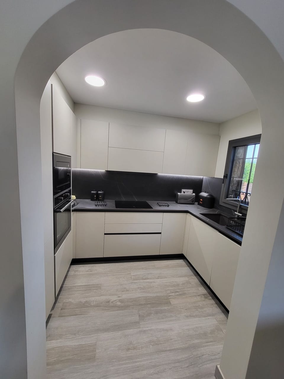 Kitchen newly fitted 2022

