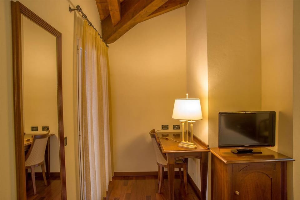Minibar, in-room safe, desk, soundproofing