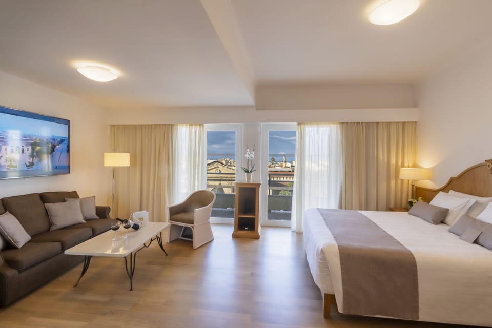 Premium bedding, pillowtop beds, in-room safe, desk