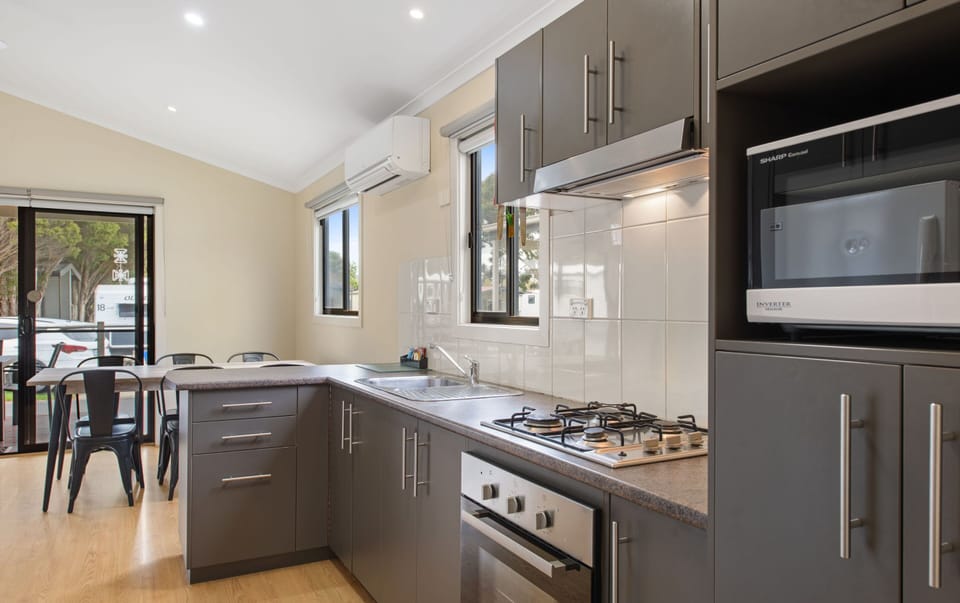 Deluxe 2 Bedroom Cabin - Sleeps 5 | Private kitchen | Microwave, stovetop, coffee/tea maker, electric kettle
