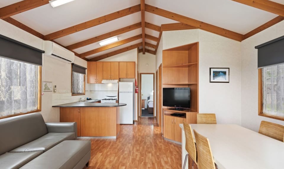 Superior 2 Bedroom Cabin - Sleeps 5 | Living room | Flat-screen TV