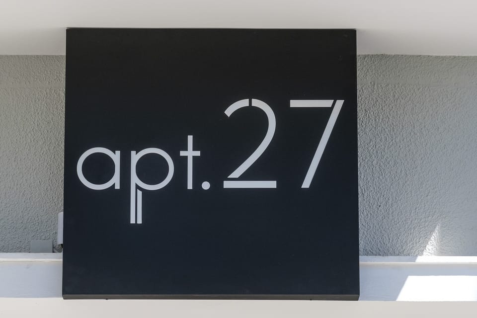 apt.27 external label.