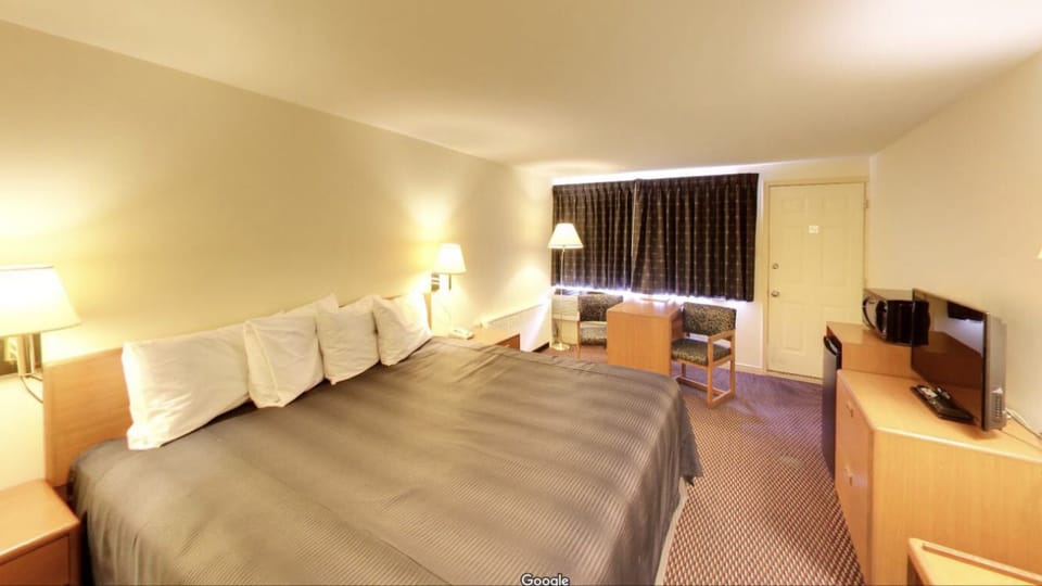 Desk, laptop workspace, free WiFi, bed sheets