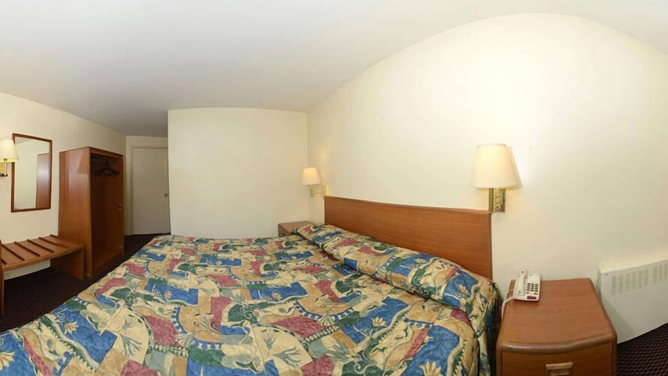 Desk, laptop workspace, free WiFi, bed sheets