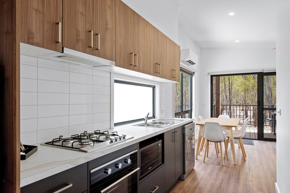 Deluxe 2 Bedroom Villa - Sleeps 6 | Private kitchen | Fridge, microwave, stovetop, cookware/dishes/utensils