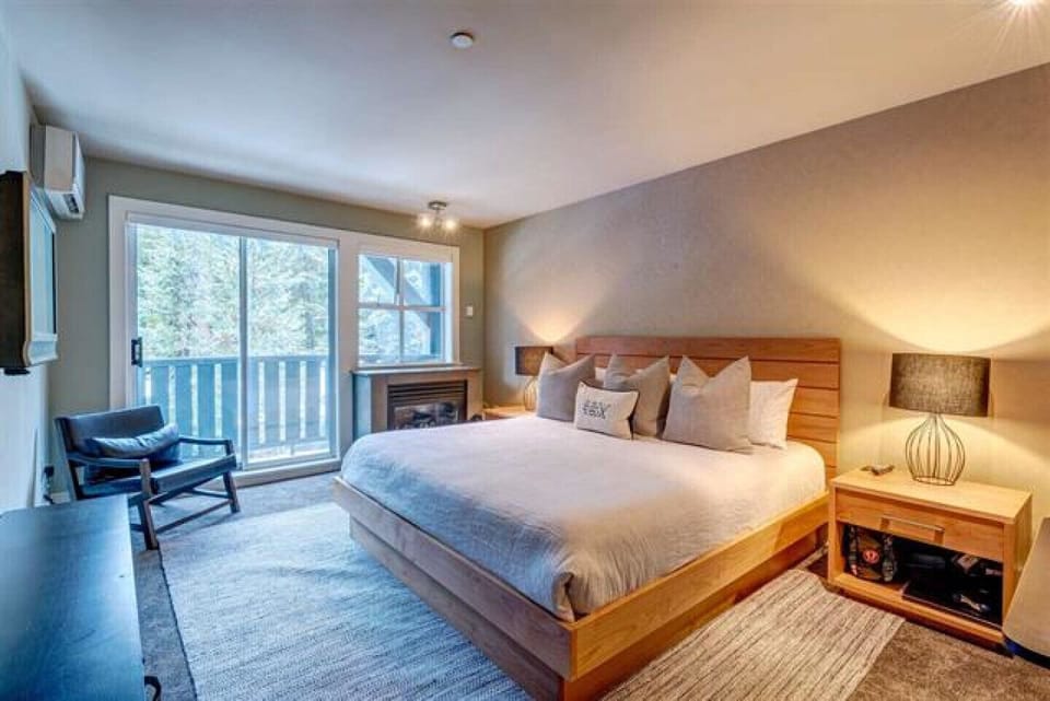 Room #1: King size bed
