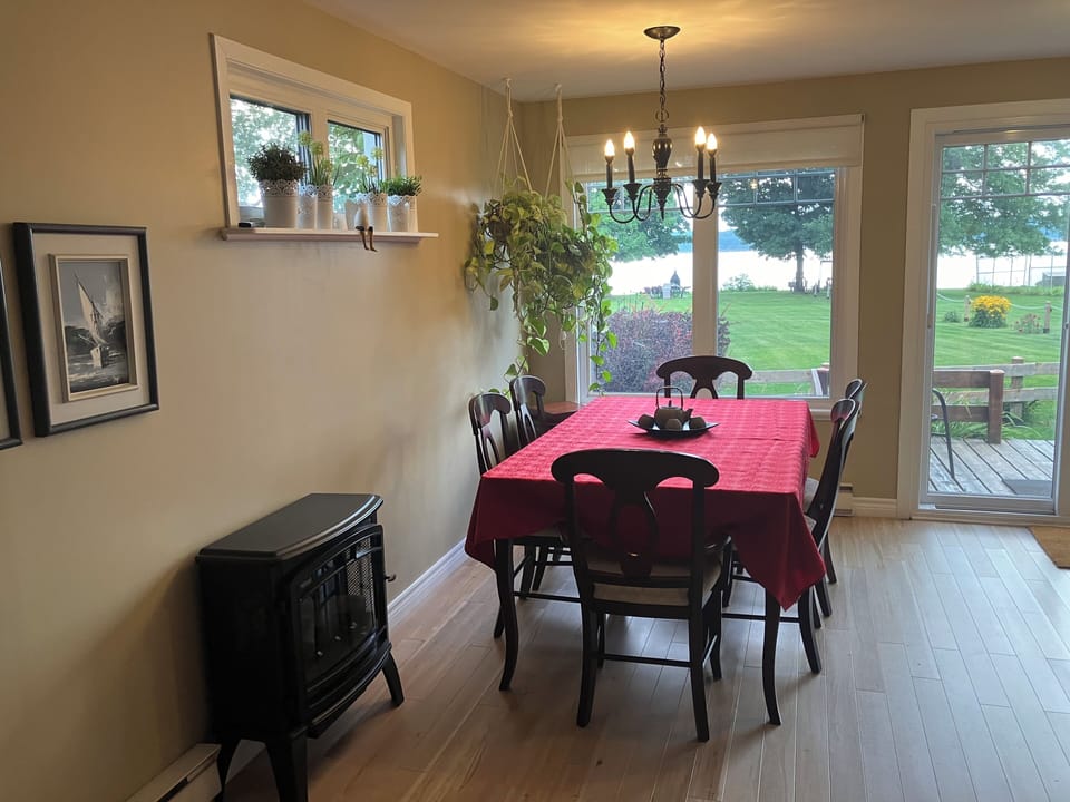 Salle à manger avec vue sur le Fleuve