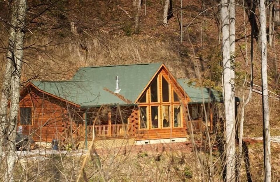 CWexterior-cabin
