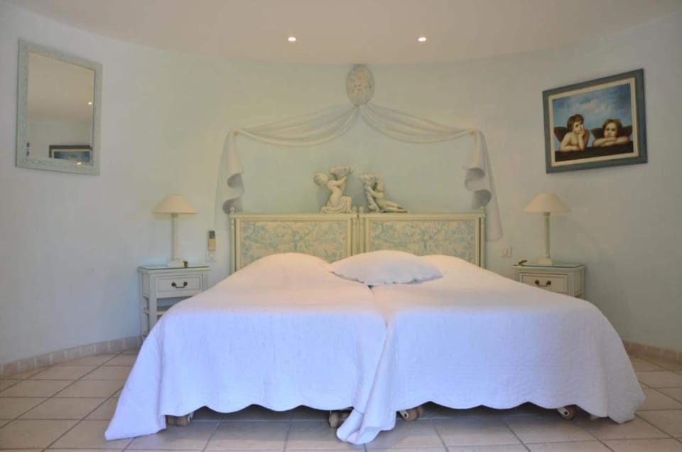 Triple Room | Premium bedding, in-room safe, soundproofing, free WiFi