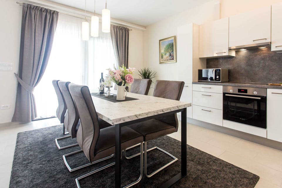 Kitchen, dinning table.