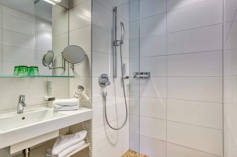 Superior Double Room, Balcony, Mountain View | Bathroom | Shower, free toiletries, hair dryer, towels