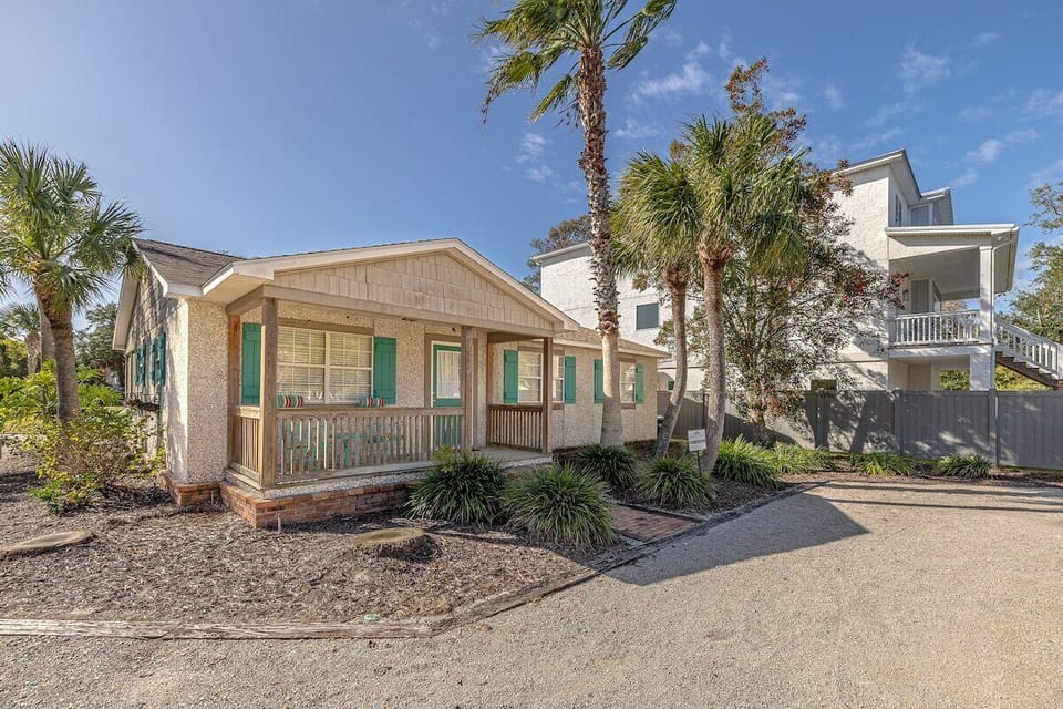 423 Arnold - Sea Turtle Compound