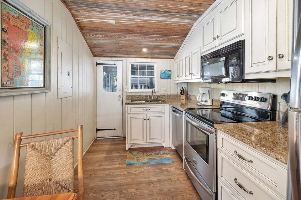 416 Union - Mermaid Compound