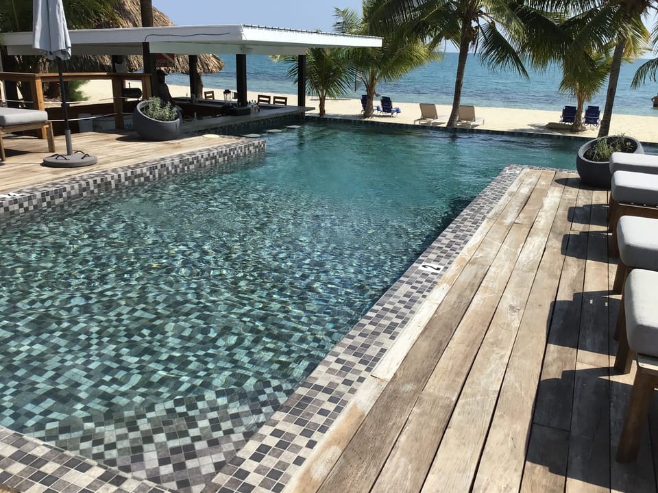 Placencia Beach Club with swim-up bar and only 200 yards from Alaska Reprieve.