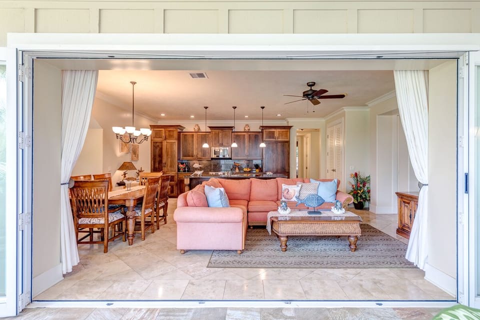 Large open indoor/outdoor concept from living room to lanai