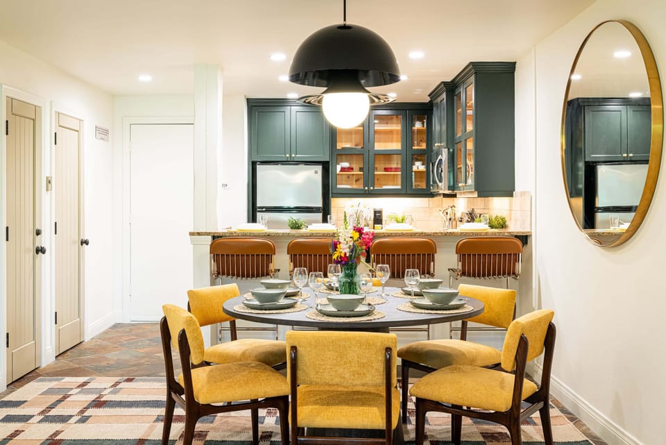 Dining Area with Seating for Six
