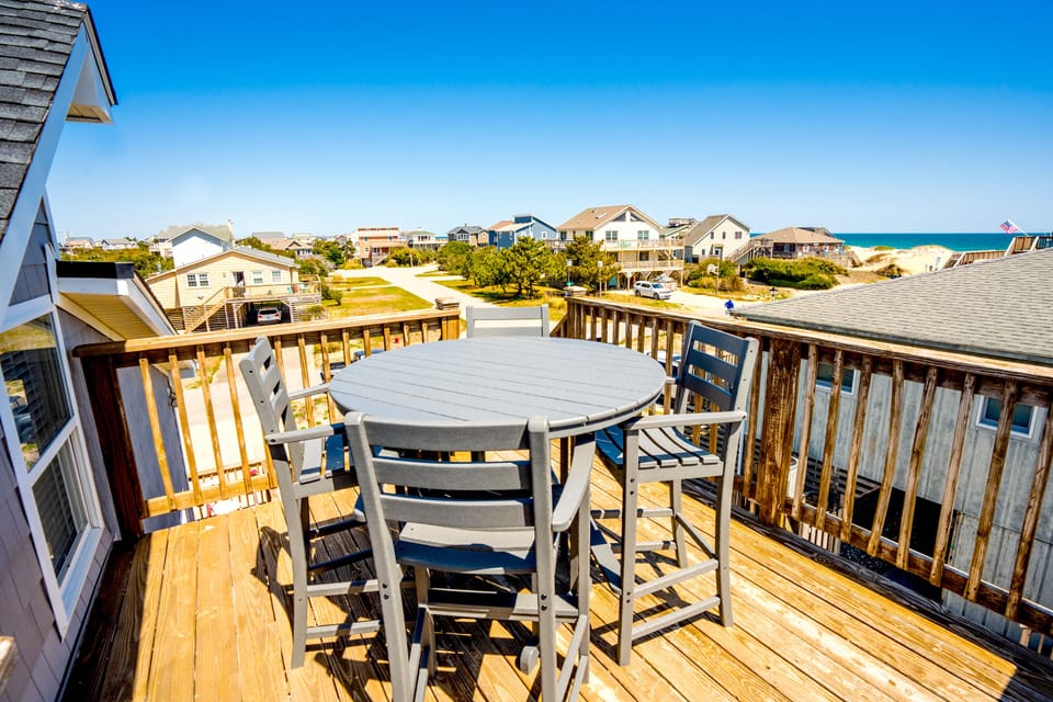 Dining table on upper deck for 🌊 views!