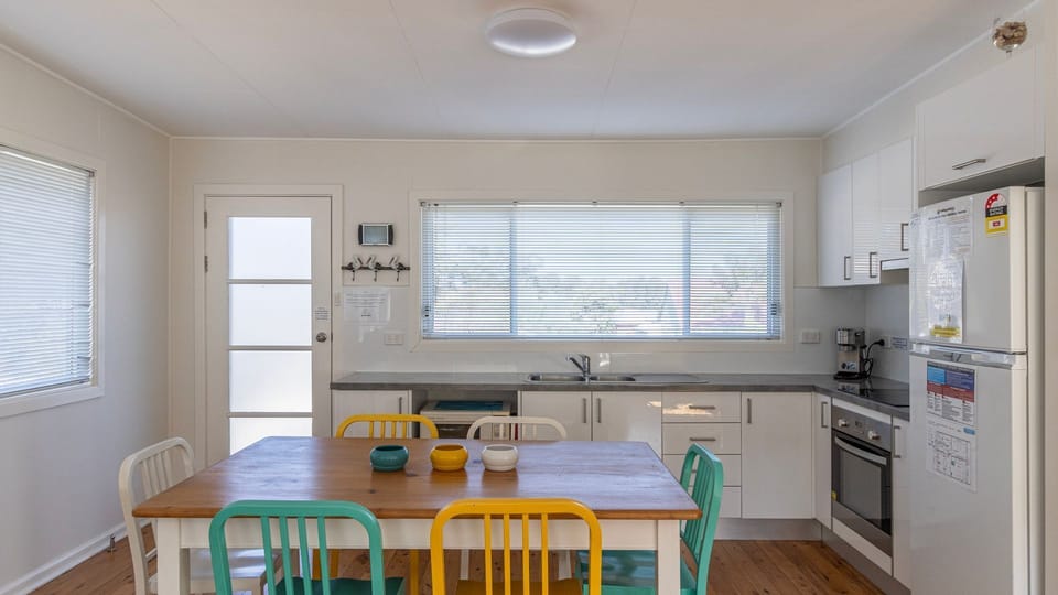 Kitchen & Dining