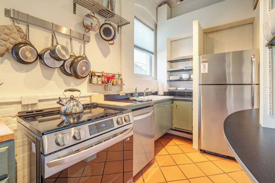  Cook like a local in this sleek kitchen with a gas stove and all the essentials.