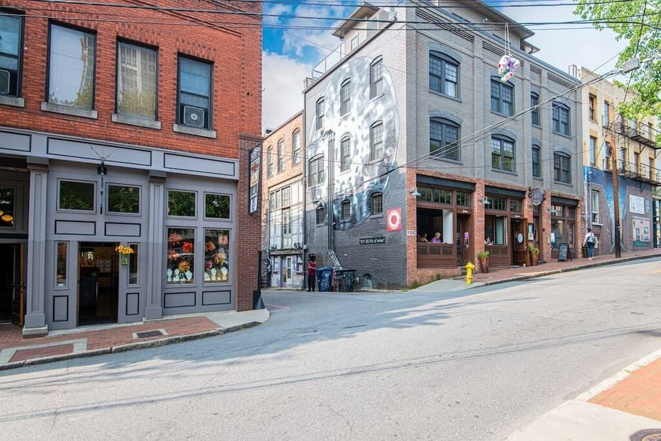 Entrance onto Carolina Lane (one-way alley)  is off West Walnut Street. The exit is on Woodfin(which turns into Hiawassee St).