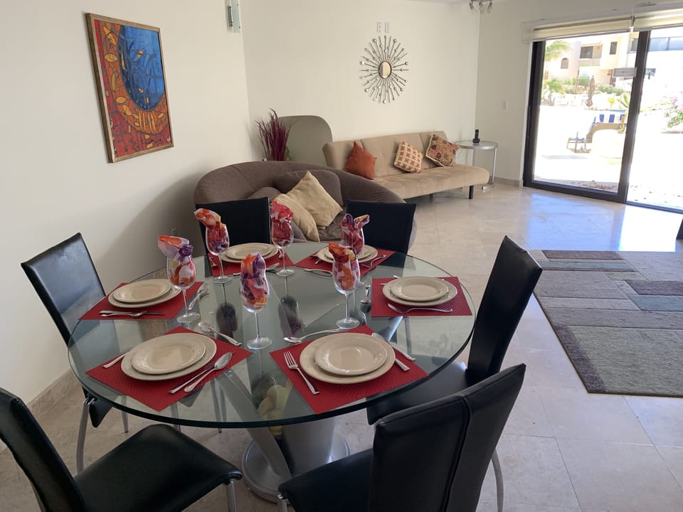 Full size dining seats 6