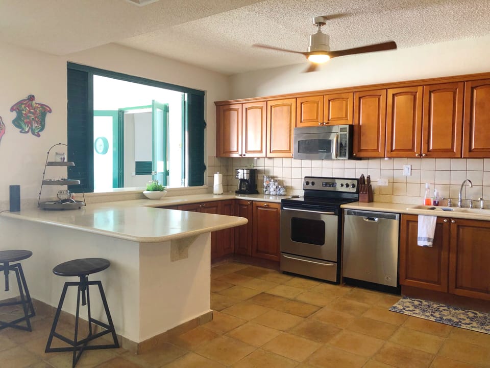 2 additional seating at the kitchen counter