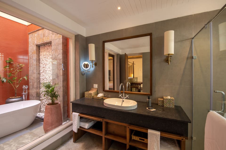 Deluxe Room, 2 Twin Beds | Bathroom | Separate tub and shower, free toiletries, hair dryer, bathrobes