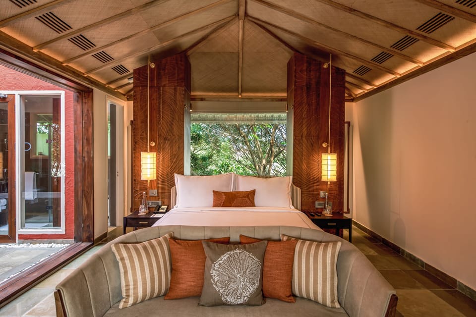 Deluxe Room, 1 King Bed | Premium bedding, Select Comfort beds, minibar, in-room safe