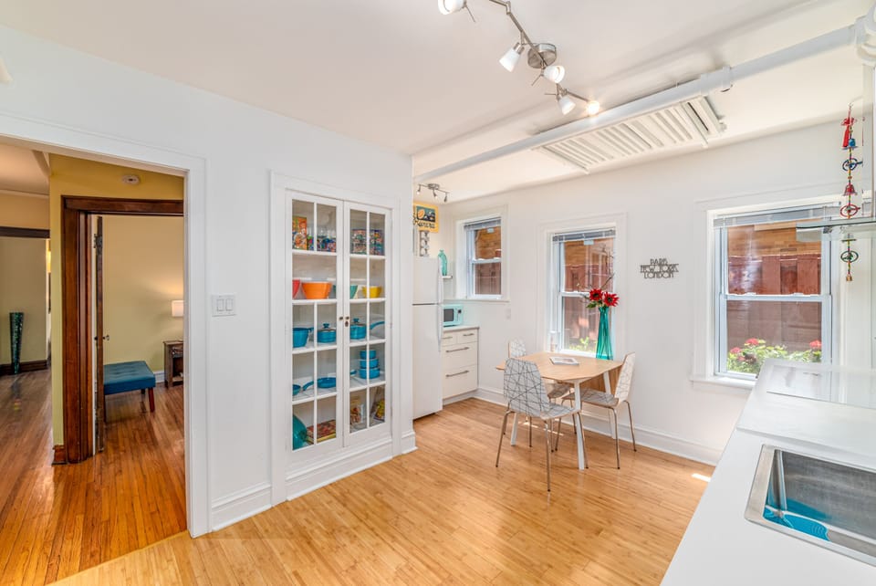 Eat-in Kitchen