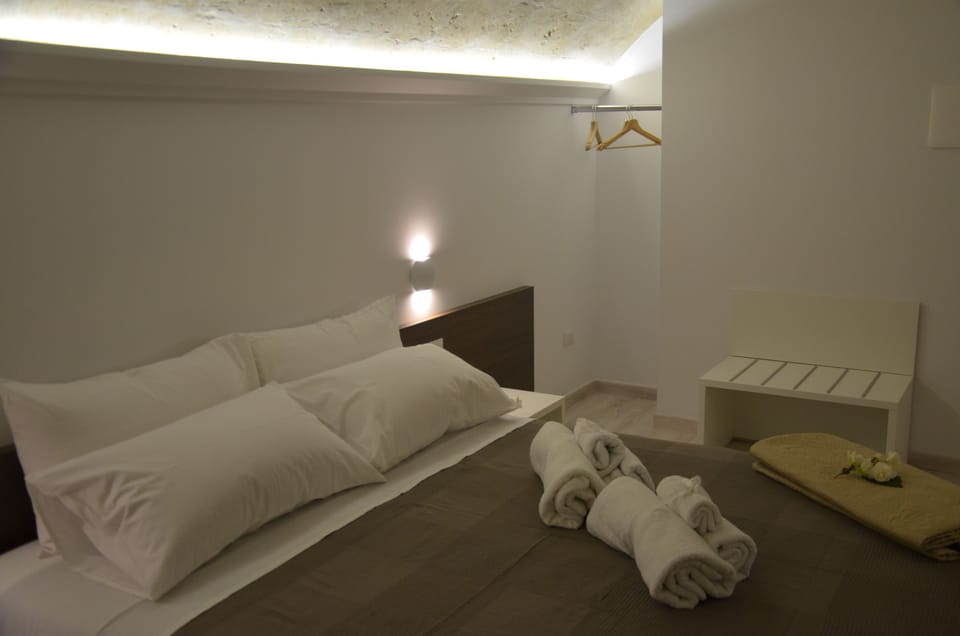 Deluxe Double or Twin Room, Tower (Caveoso) | Hypo-allergenic bedding, memory foam beds, desk, soundproofing