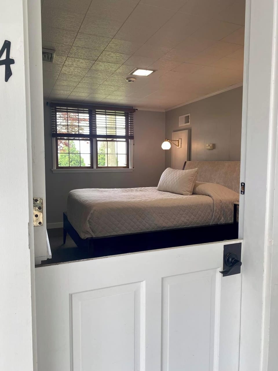  Stable 4 at Millsite Lodge
3 miles from Sandusky boat dock