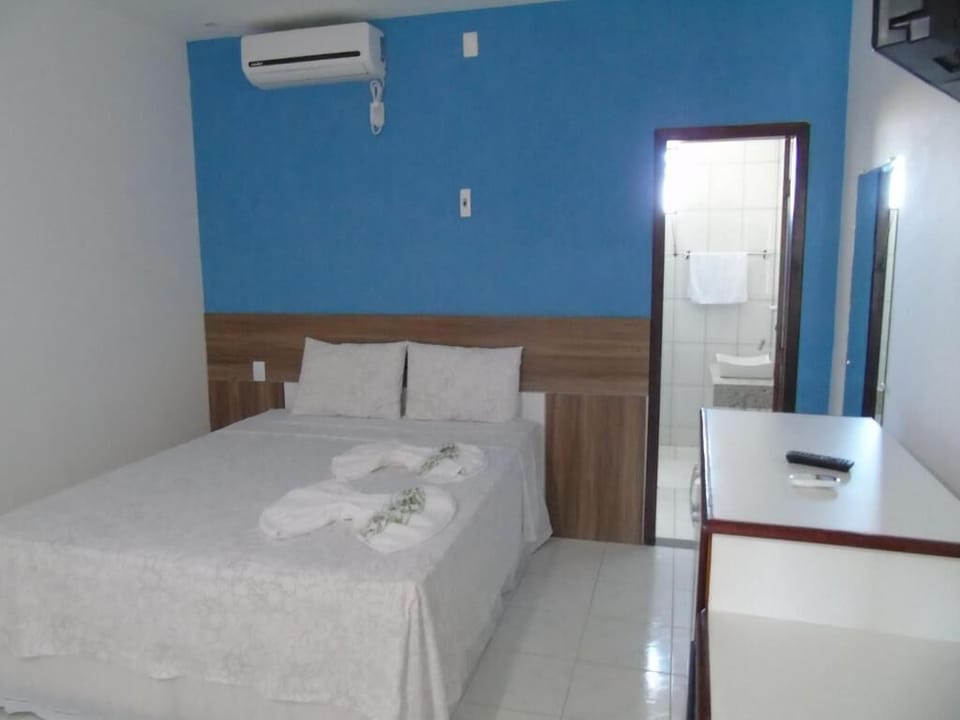 Egyptian cotton sheets, premium bedding, memory foam beds, minibar