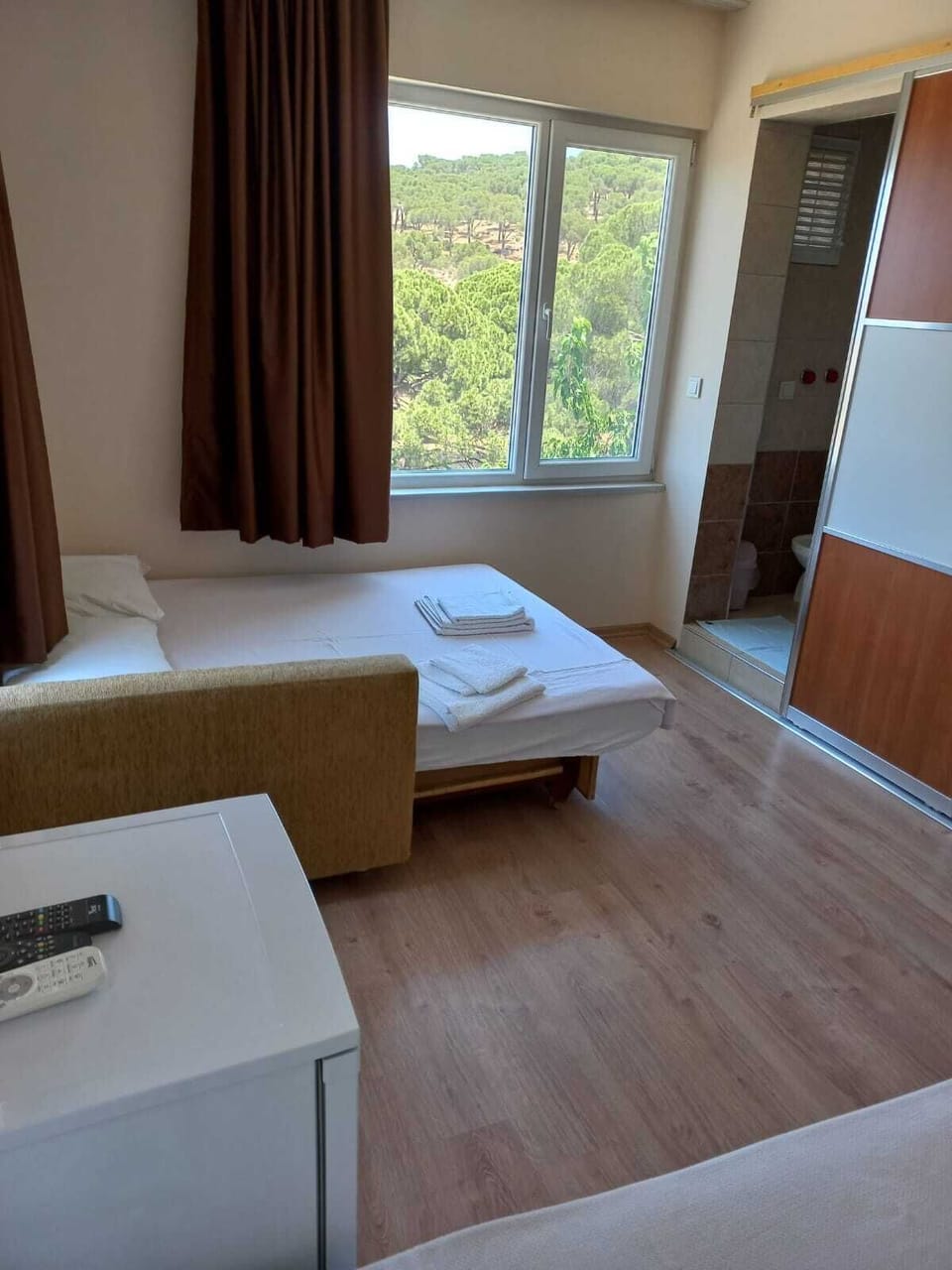 4 Kisilik Deniz ve Orman Manzarali Oda | Free WiFi, bed sheets