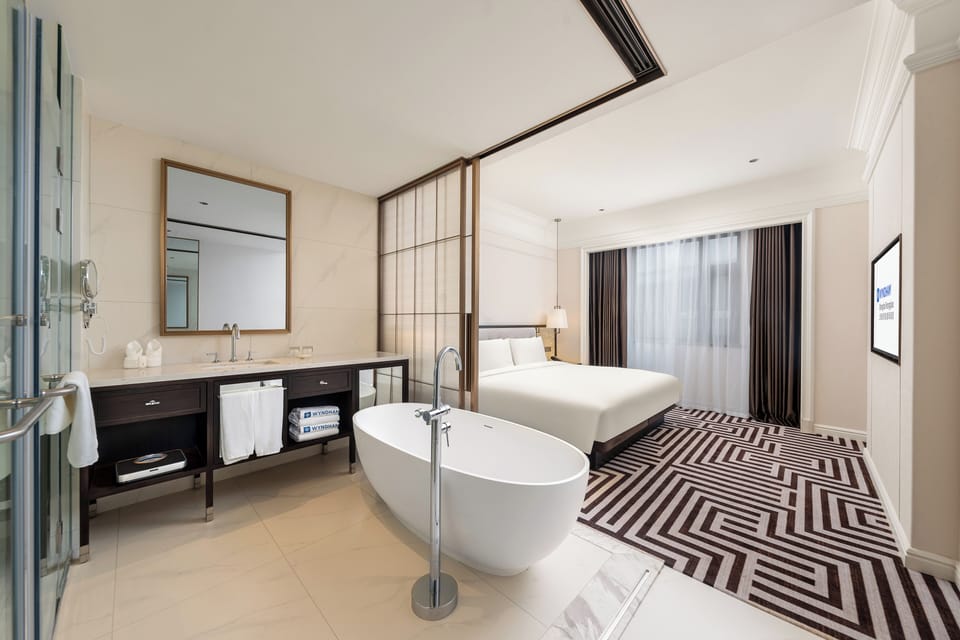 Down comforters, in-room safe, free WiFi, bed sheets