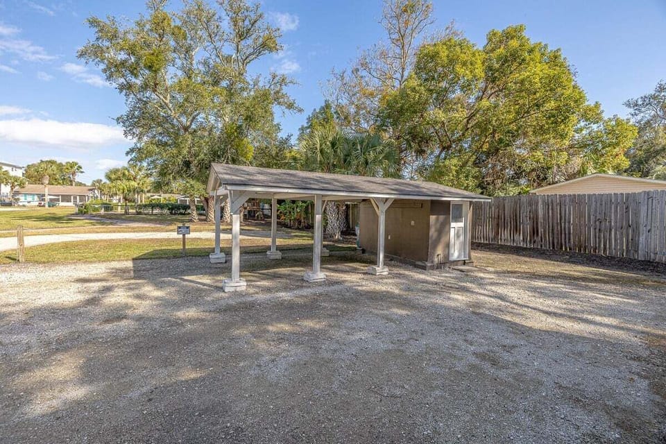 416 Union - Compound - Outdoor Space