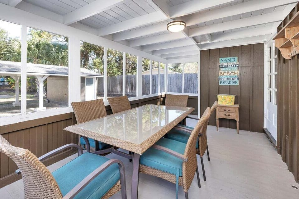 416 Union - Compound - Outdoor Living and Dining Space