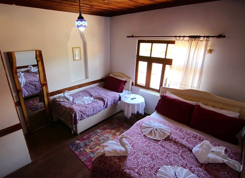 Egyptian cotton sheets, premium bedding, desk, free WiFi