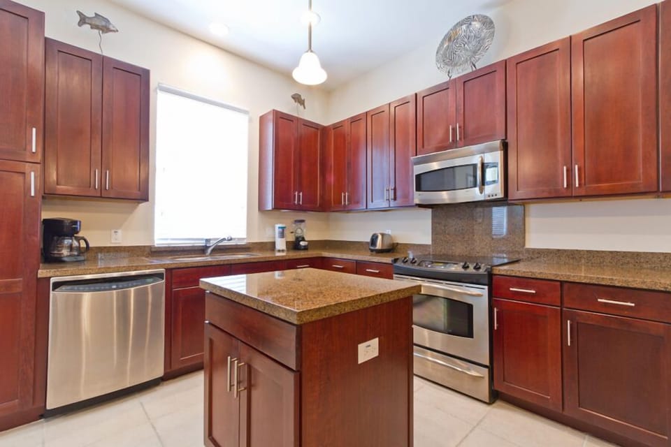 South Padre Island is home to great seafood, Tex-Mex, and BBQ flavors, but you can always cook at home, too! Our fully equipped kitchen is perfect for whipping up your favorites.