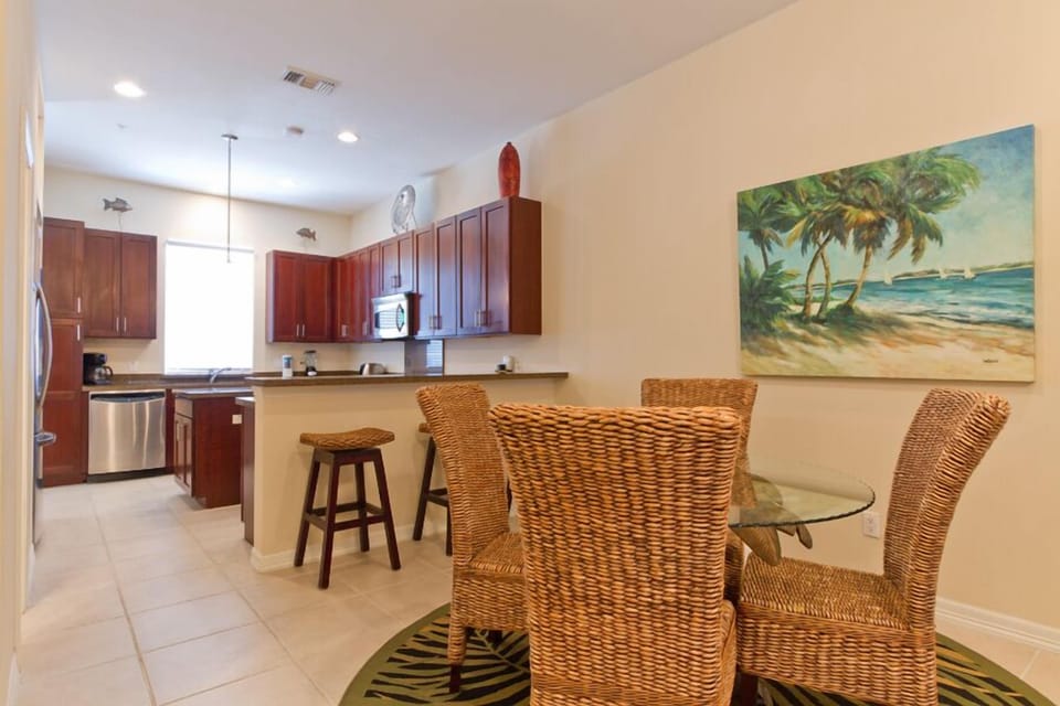 You and your family can make yourselves at home in our fully-equipped South Padre Island vacation rental. Our open floor layout connects our kitchen, dining, and living rooms.