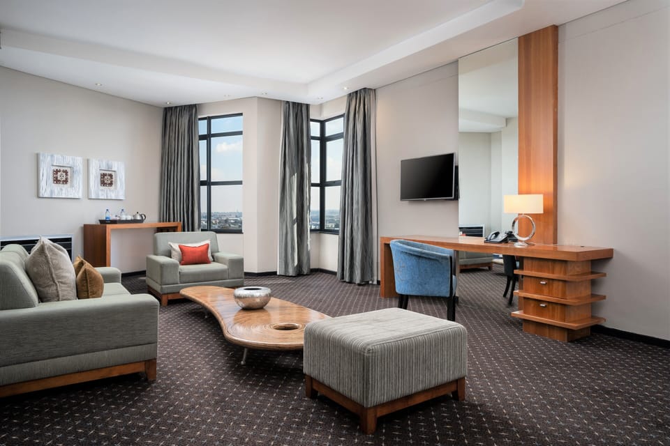 Suite | Premium bedding, down comforters, Select Comfort beds, minibar
