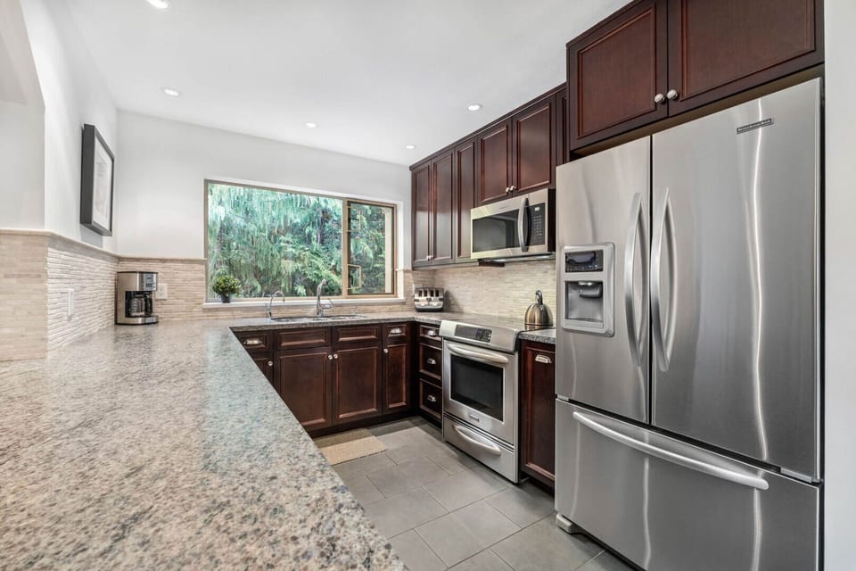 Bright, modern kitchen ideal for whipping up breakfast or a dinner feast
